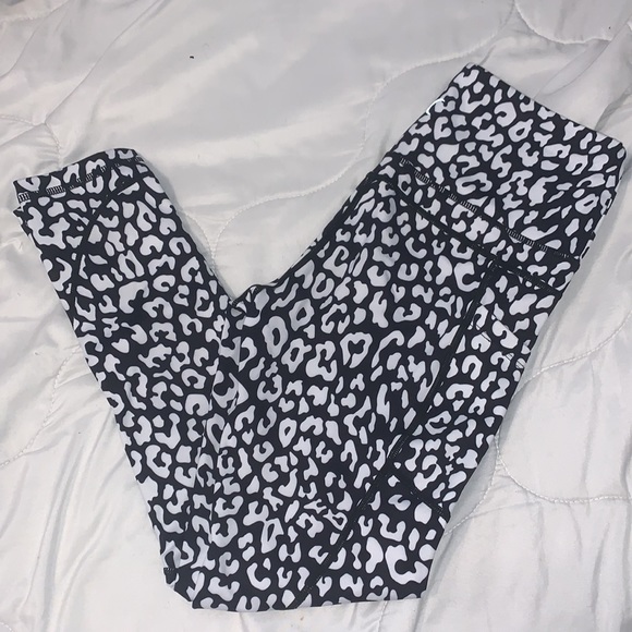 Black and white leopard zyia leggings - Picture 1 of 5